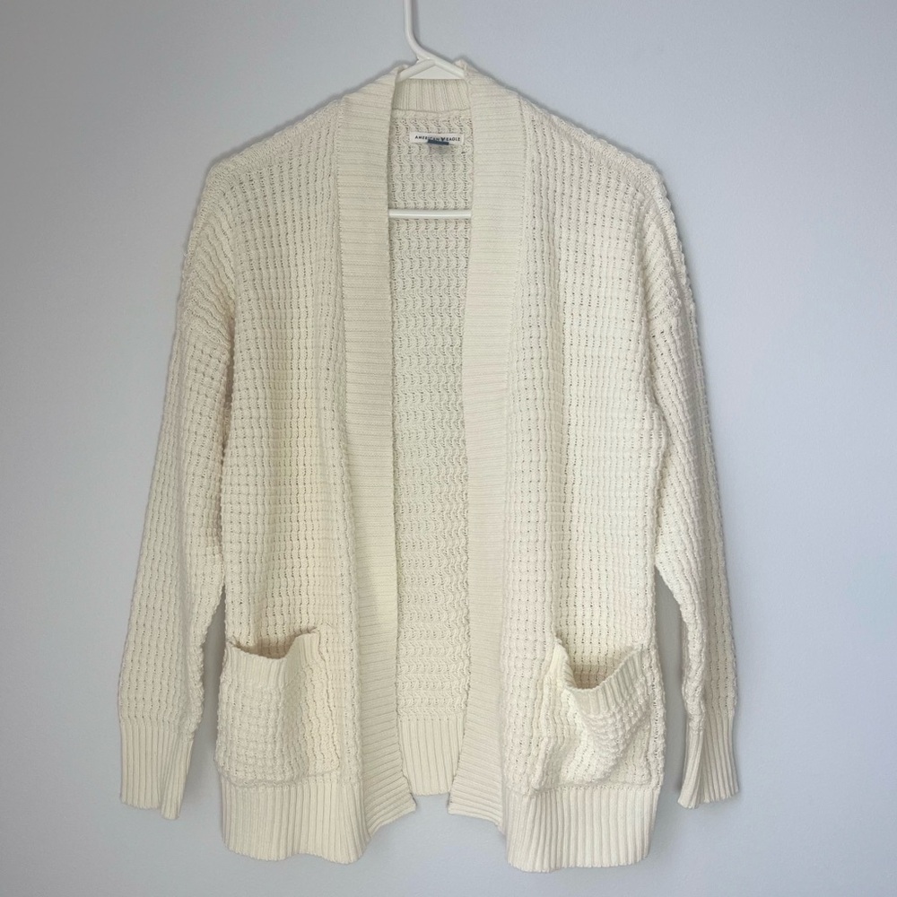 American Eagle Outfitters Knit Cardigan in Cream Size Small